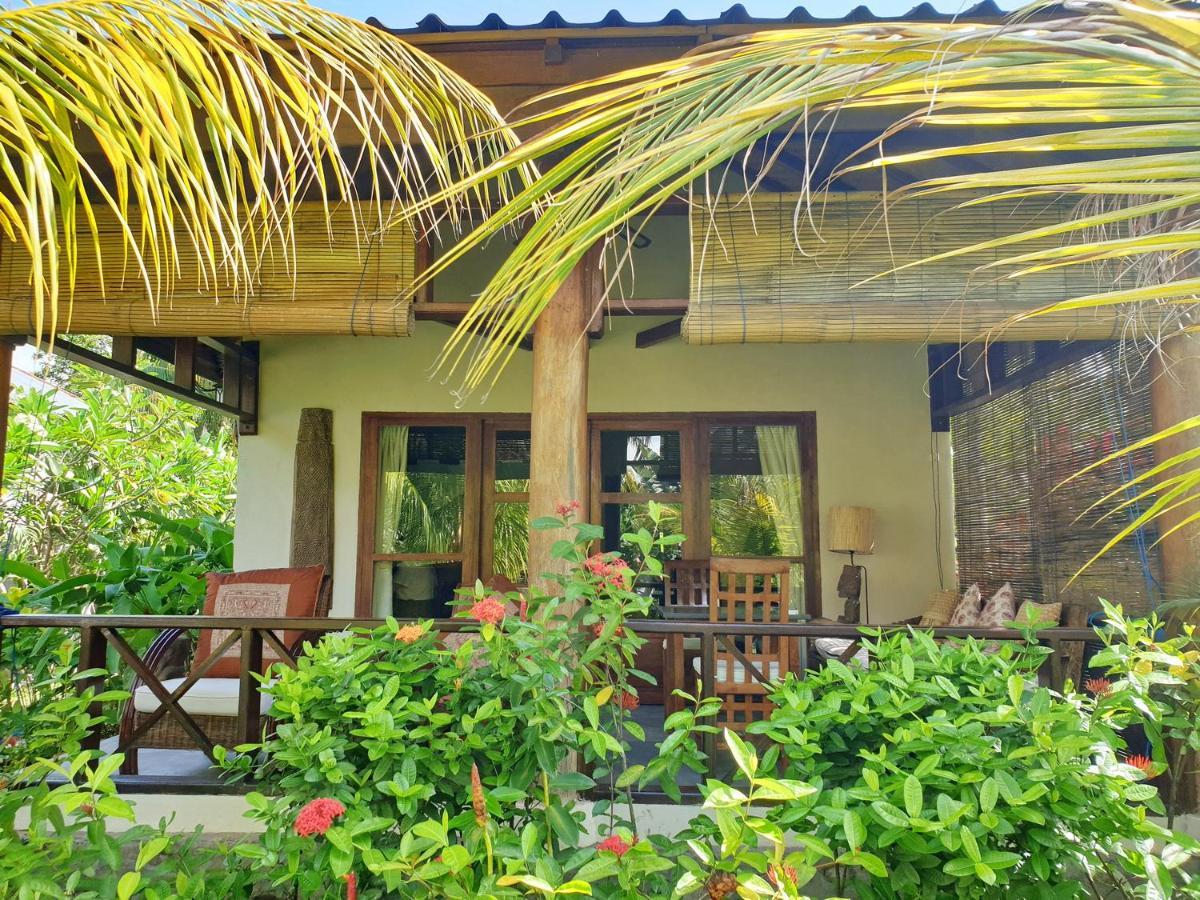 Waiara Village Guesthouse Maumere Eksteriør bilde